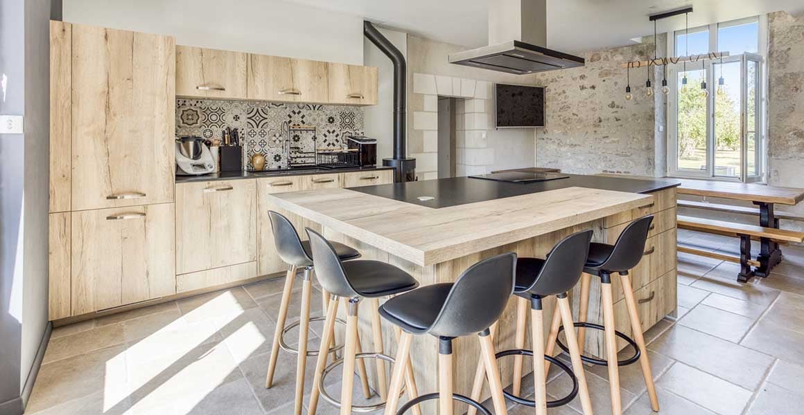 îlot Central Avec Plaque De Cuisson Et Coin Repas Plaque de cuisson et évier sur îlot central : ce qu'il faut savoir